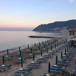 Trilocale Ristrutturato A 200m Dal Mare:vinci246 阿拉西奥