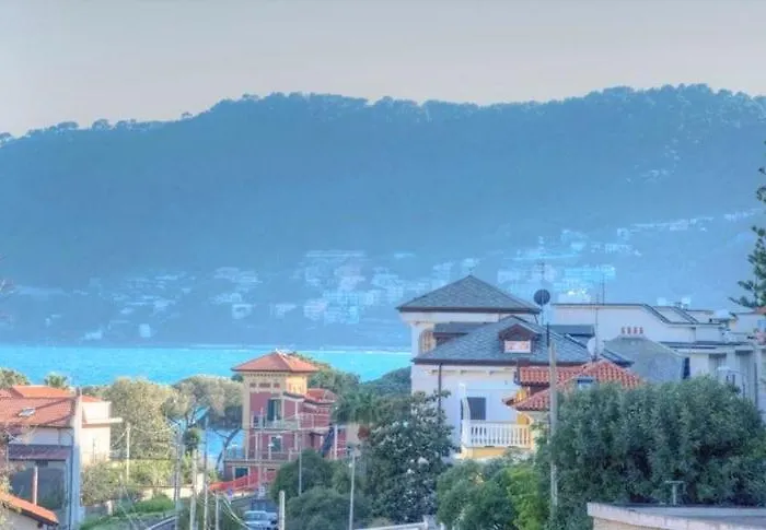 Trilocale Ristrutturato A 200m Dal Mare:vinci246 Appartement