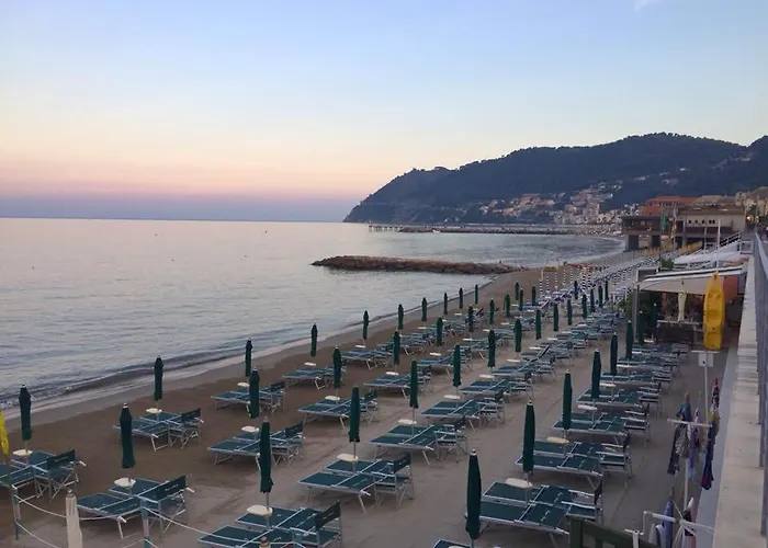 Trilocale Ristrutturato A 200m Dal Mare:vinci246 Alassio