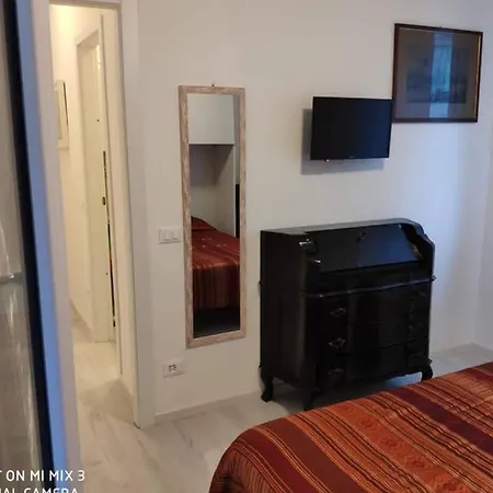 Apartamento Trilocale Ristrutturato A 200m Dal Mare:vinci246 *