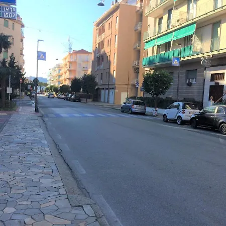 דירה Trilocale Ristrutturato A 200m Dal Mare:vinci246 אלסיו